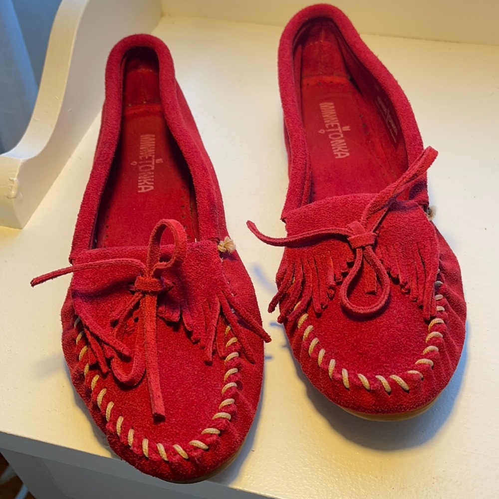 Minnetonka moccasins women’s size 9.5 red